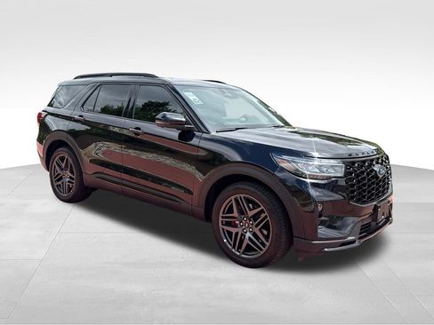 Used 2025 Ford Explorer ST AWD/4WD image 9