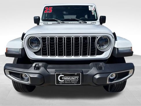 Used 2025 Jeep Wrangler Unlimited Sahara AWD/4WD image 8
