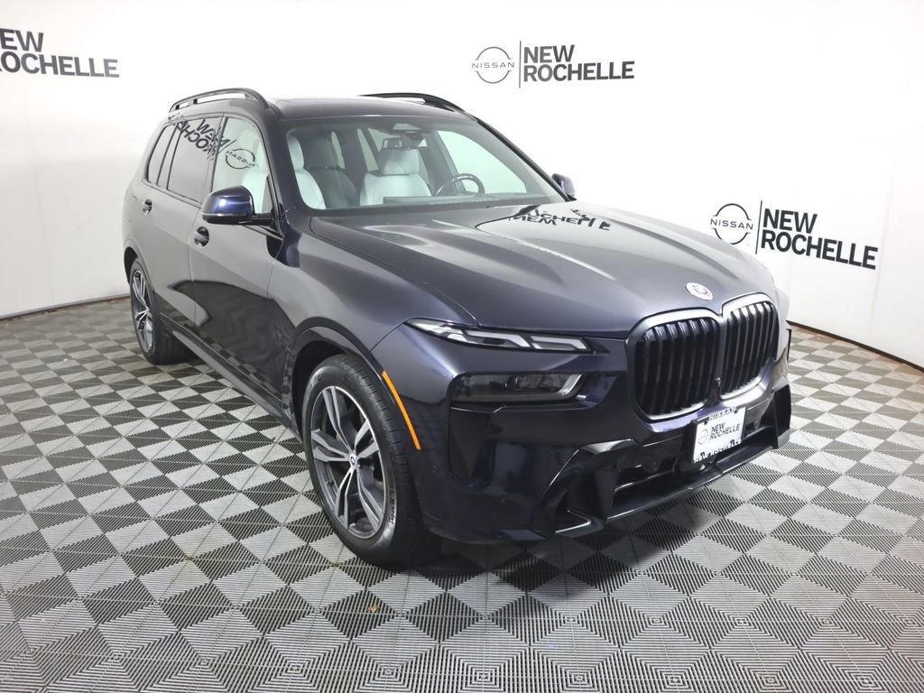 Used 2023 BMW X7 xDrive40i w/ M Sport Package AWD/4WD image 3