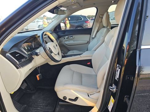 Used 2020 Volvo XC90 T6 Momentum w/ Protection Package AWD/4WD image 5
