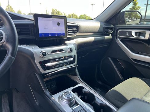 Used 2022 Ford Explorer XLT AWD/4WD image 35