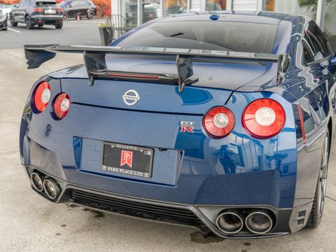 Used 2014 Nissan GT-R Premium image 7