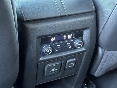 Used 2022 Chevrolet Traverse High Country image 40