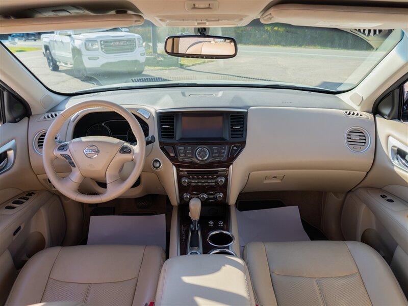 Used 2015 Nissan Pathfinder Platinum FWD image 25