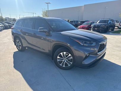 Used 2022 Toyota Highlander XLE
