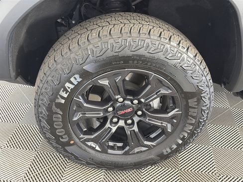 Used 2024 GMC Canyon Elevation w/ Elevation Premium Package AWD/4WD image 13