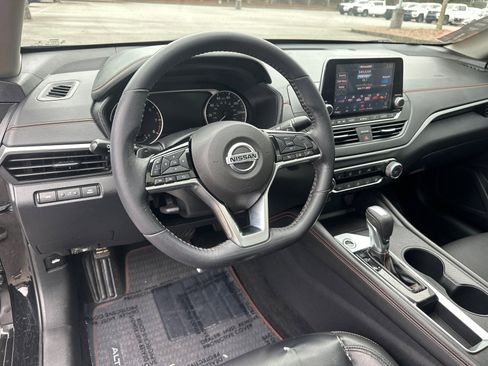 Used 2019 Nissan Altima 2.5 SR w/ SR Premium Package image 32