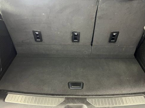 Used 2024 GMC Yukon Denali image 32