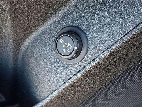 Used 2023 Chevrolet Equinox LT image 26