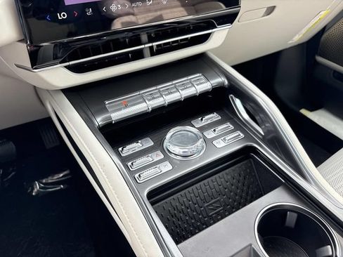 New 2026 Lincoln Nautilus Reserve AWD/4WD image 30