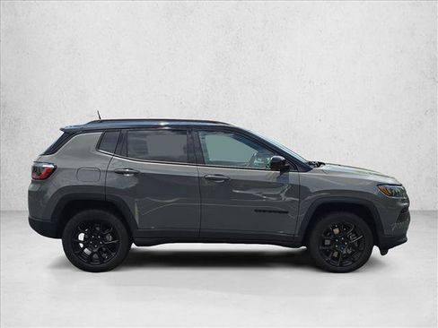 Used 2023 Jeep Compass Latitude w/ Convenience Group AWD/4WD image 4