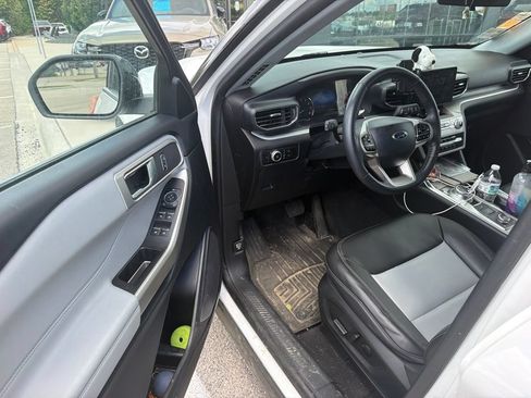 Used 2023 Ford Explorer XLT w/ Equipment Group 202A AWD/4WD image 2