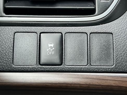 Used 2016 Toyota Camry LE image 27