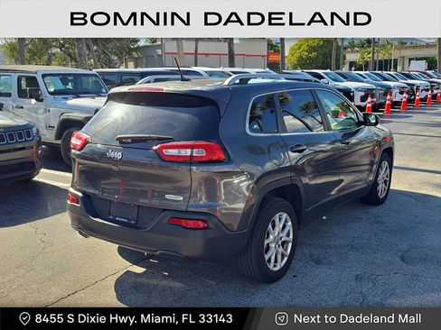 Used 2016 Jeep Cherokee Latitude image 4