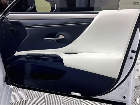 Used 2022 Lexus ES 300h F Sport image 21