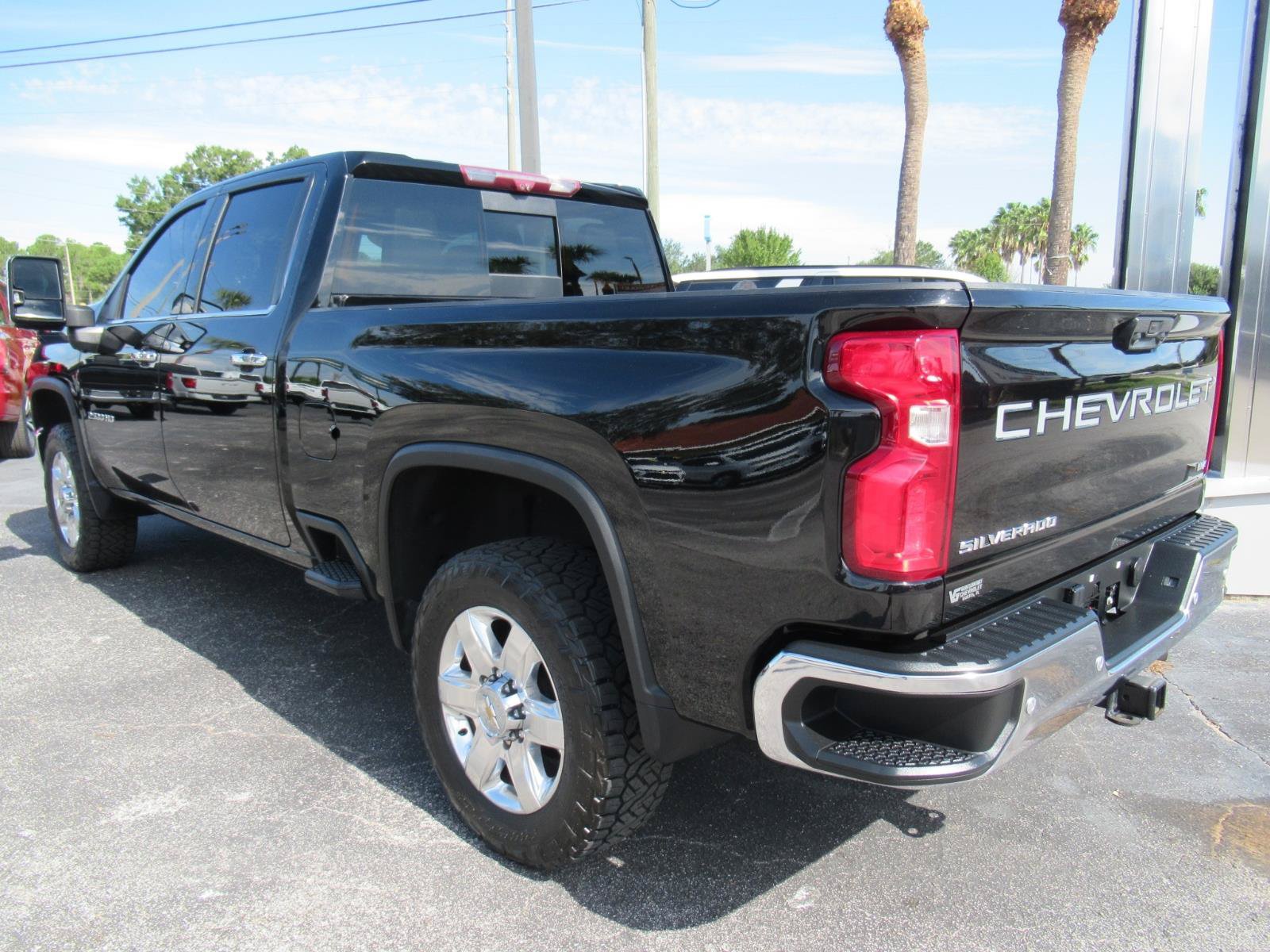 Used 2023 Chevrolet Silverado 2500 LTZ w/ LTZ Convenience Package AWD/4WD image 8