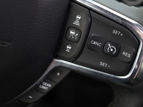 Used 2025 RAM 1500 Laramie AWD/4WD image 22