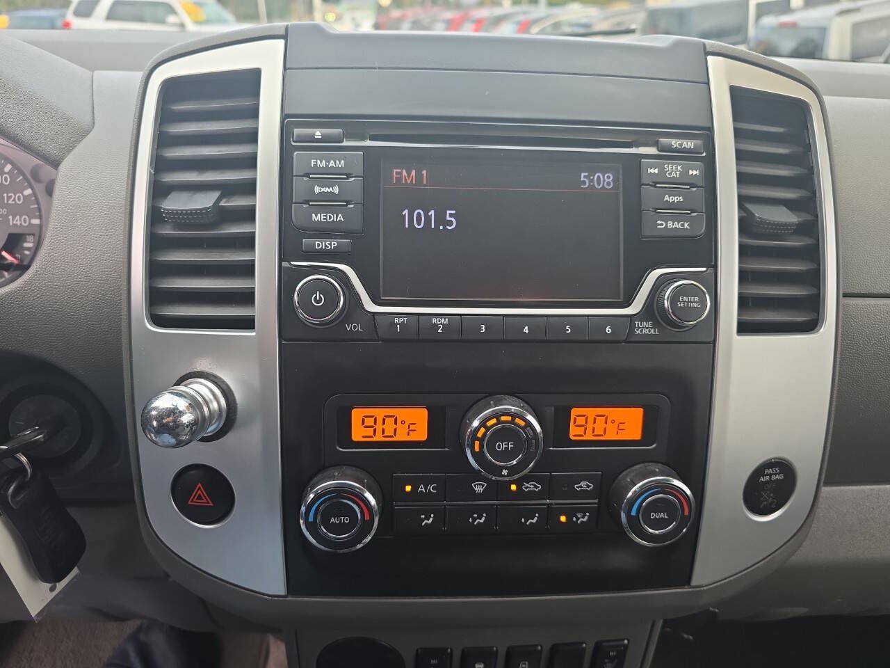 Used 2015 Nissan Frontier SV w/ SV Value Truck Package RWD image 17