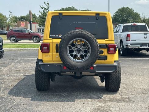 Used 2019 Jeep Wrangler Unlimited Sahara w/ Uconnect 4C Nav & Sound Group AWD/4WD image 5
