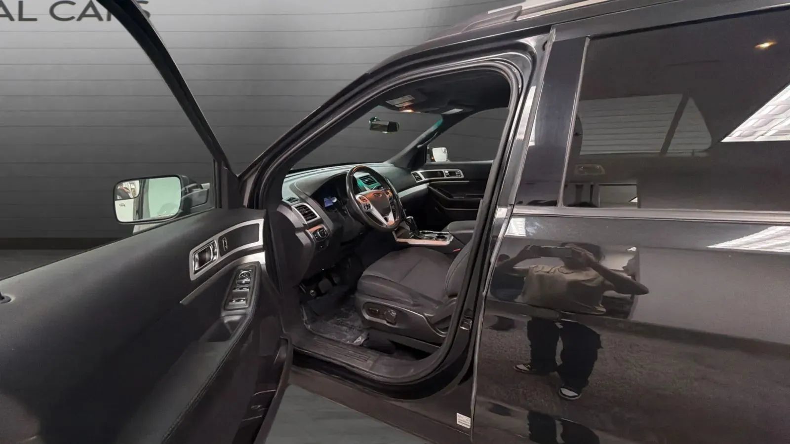 Used 2015 Ford Explorer XLT FWD image 24