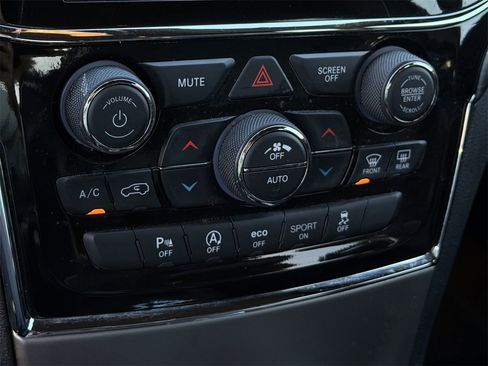 Used 2021 Jeep Grand Cherokee Laredo X image 19