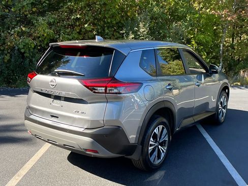 Used 2023 Nissan Rogue SV image 5