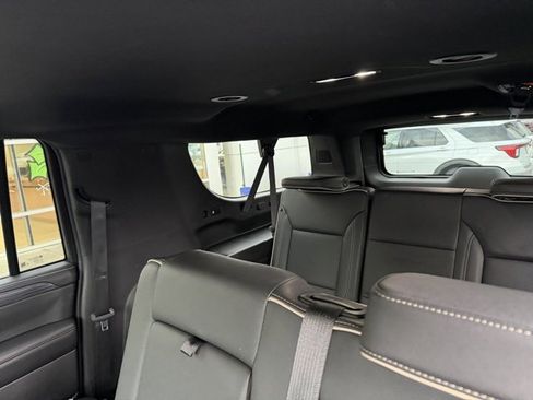 Used 2024 GMC Yukon XL SLT image 15