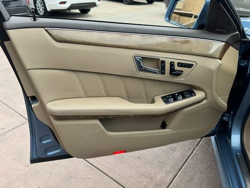Used 2011 Mercedes-Benz E 550 Sedan image 33