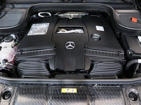 Used 2024 Mercedes-Benz GLS 580 4MATIC image 37