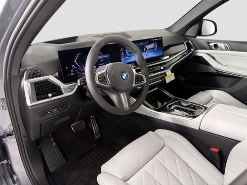 New 2026 BMW X5 xDrive40i w/ M Sport Package AWD/4WD image 9