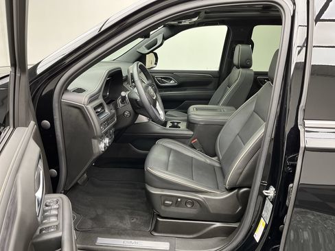 Certified 2022 GMC Yukon SLT w/ SLT Premium Package AWD/4WD image 3