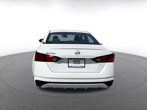 Used 2025 Nissan Altima 2.5 SV FWD image 11