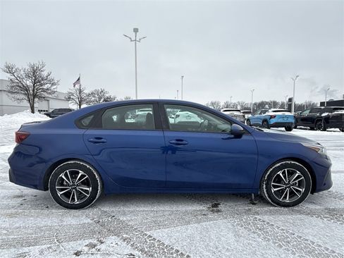 Used 2024 Kia Forte LXS image 9