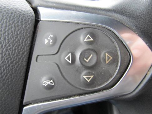 Used 2023 Chevrolet Traverse LT image 51