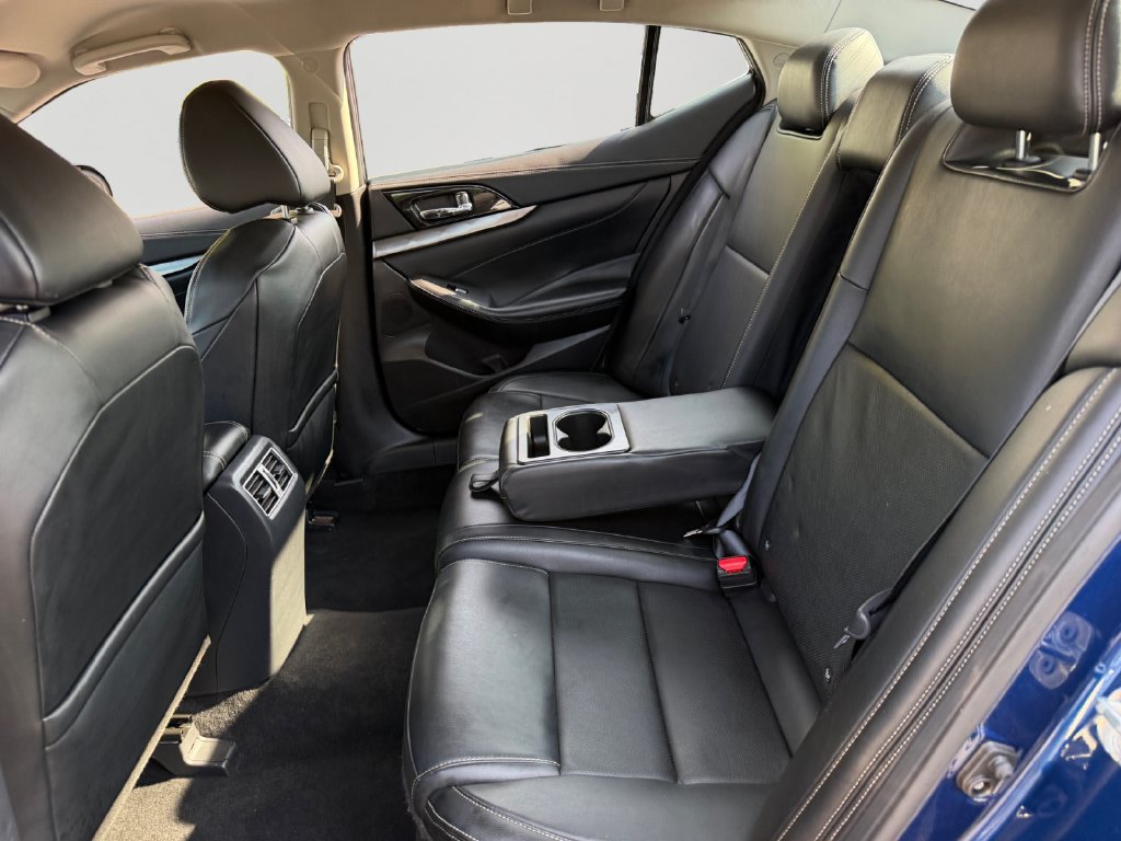 Used 2023 Nissan Maxima SV w/ Floor Mat Group FWD image 10