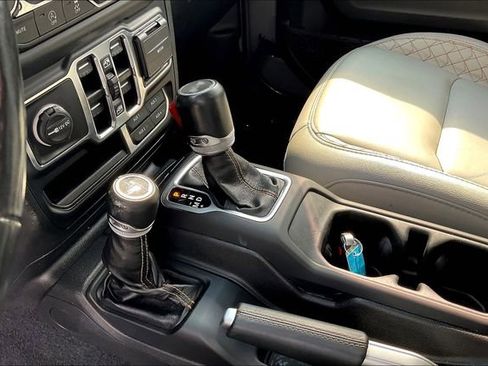 Used 2022 Jeep Wrangler Unlimited Sahara image 17