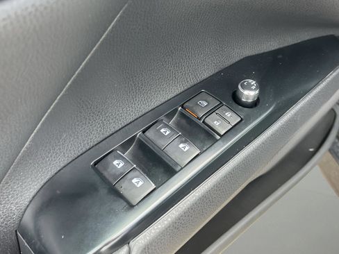 Used 2019 Toyota Camry XLE image 12