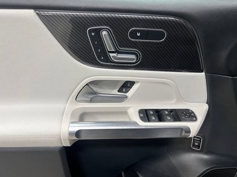 Used 2022 Mercedes-Benz GLB 250 4MATIC image 18