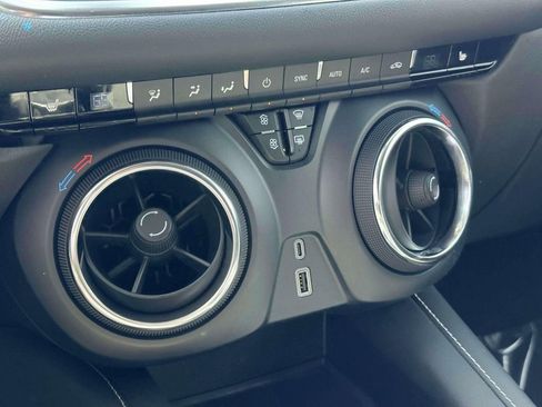 Used 2025 Chevrolet Blazer LT FWD image 22