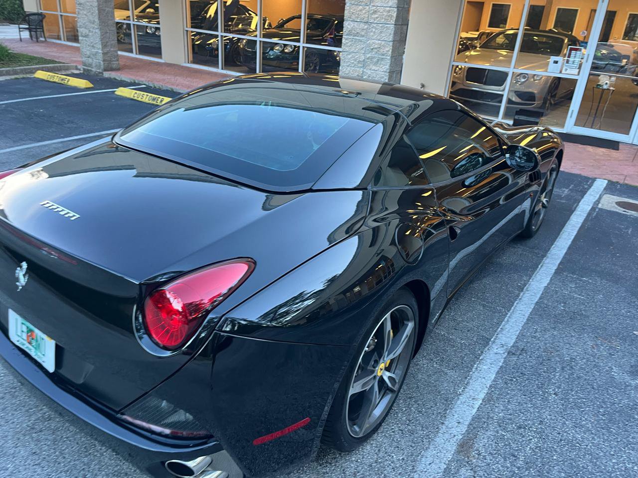 Used 2010 Ferrari California RWD image 19