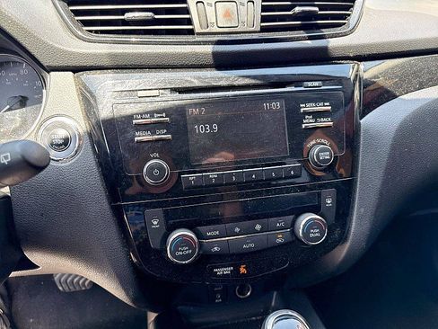 Used 2018 Nissan Rogue Sport SV w/ SV All-Weather Package AWD/4WD image 15