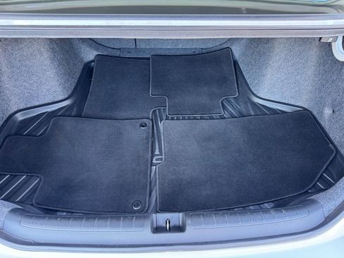 Used 2018 Honda Accord Touring image 15