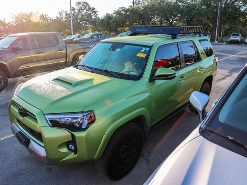 Used 2023 Toyota 4Runner TRD Off-Road Premium w/ Off Road Premium Plus Package AWD/4WD image 3