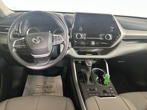 Used 2023 Toyota Highlander XLE AWD/4WD image 21