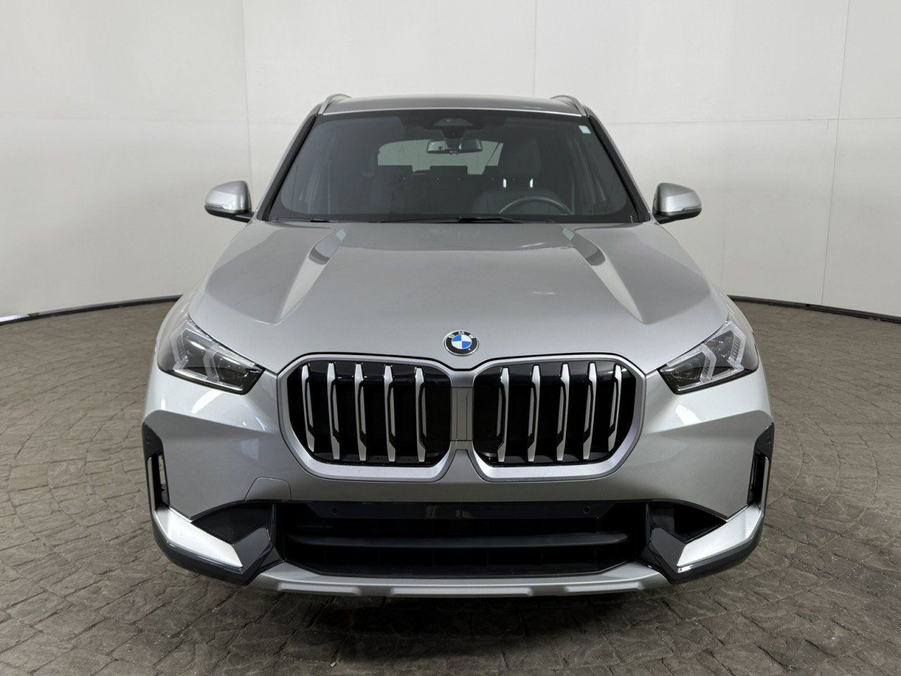 Used 2025 BMW X1 xDrive28i w/ Convenience Package AWD/4WD image 2