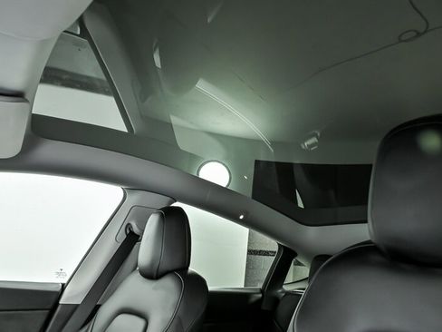 Used 2023 Tesla Model Y Long Range image 19