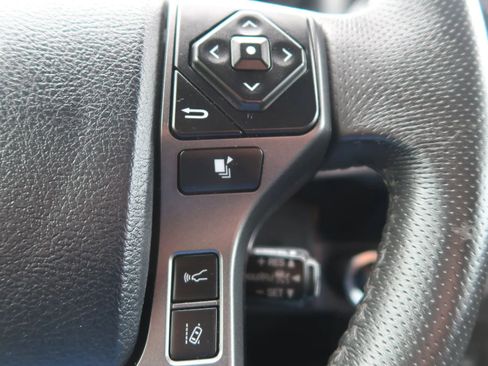 Used 2018 Toyota Tacoma TRD Off-Road AWD/4WD image 39