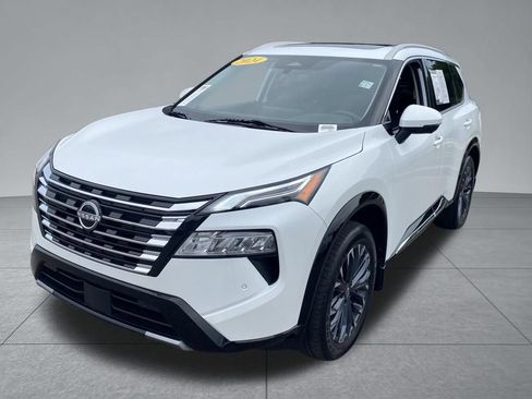 Used 2024 Nissan Rogue Platinum FWD image 2