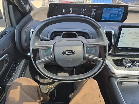 Used 2025 Ford Expedition Tremor AWD/4WD image 24