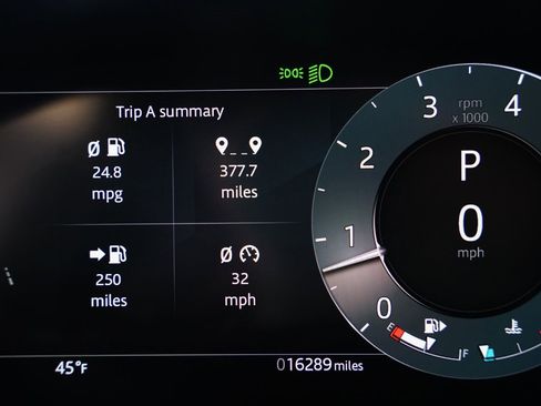 Used 2025 Land Rover Range Rover Velar Dynamic SE image 29